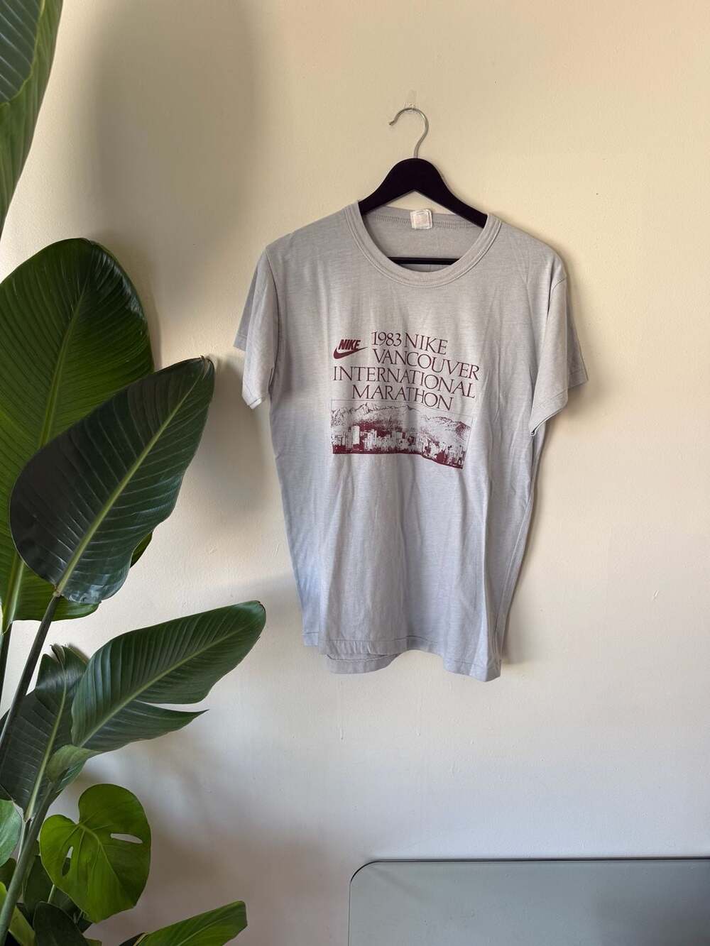 Vintage 1983 Nike Vancouver International Marathon Grey T-Shirt Size L